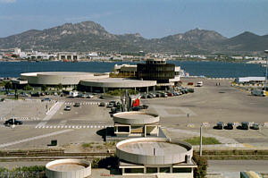 Der moderne Fährhafen von Olbia